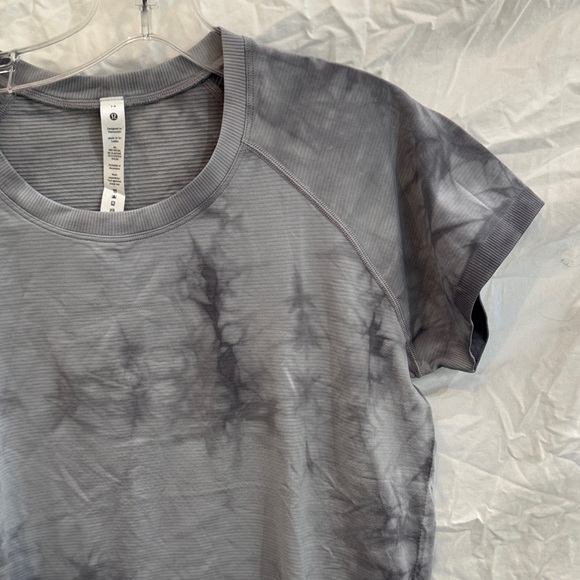 lululemon athletica Gray Tie-Dye Short Sleeve Tee - Picture 3 of 4